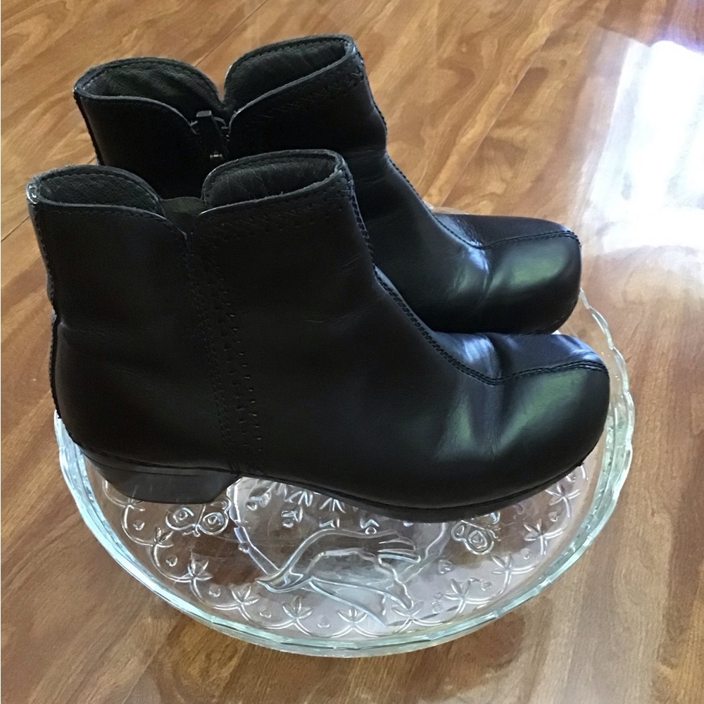 Dansko Scout Black Leather Side Zip Ankle Boots